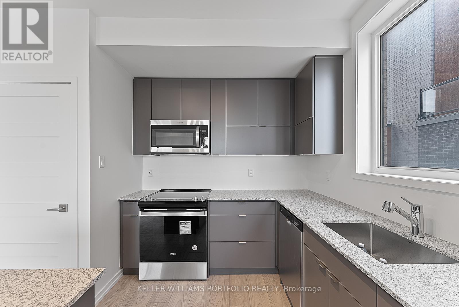 3 - 16 Lytham Green Circle, Newmarket, Ontario  L3Y 0H3 - Photo 18 - N12687192