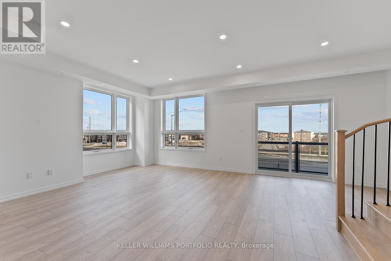 3 - 16 Lytham Green Circle, Newmarket, Ontario  L3Y 0H3 - Photo 8 - N12687192