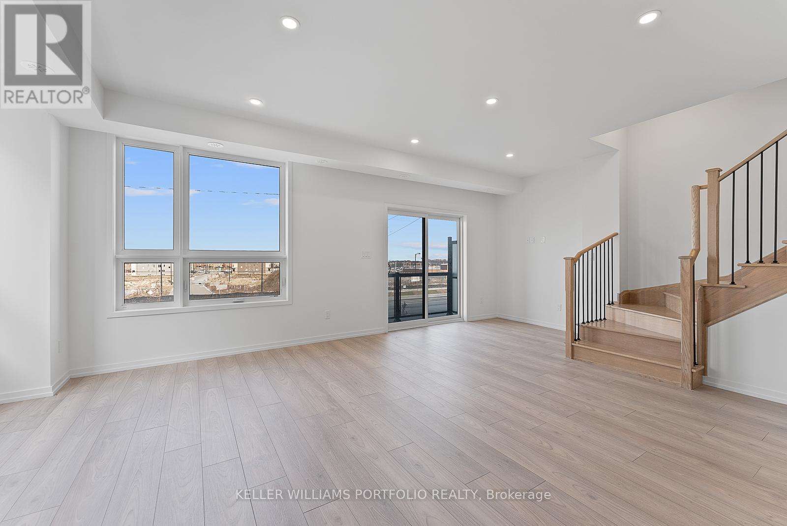 3 - 16 Lytham Green Circle, Newmarket, Ontario  L3Y 0H3 - Photo 9 - N12687192