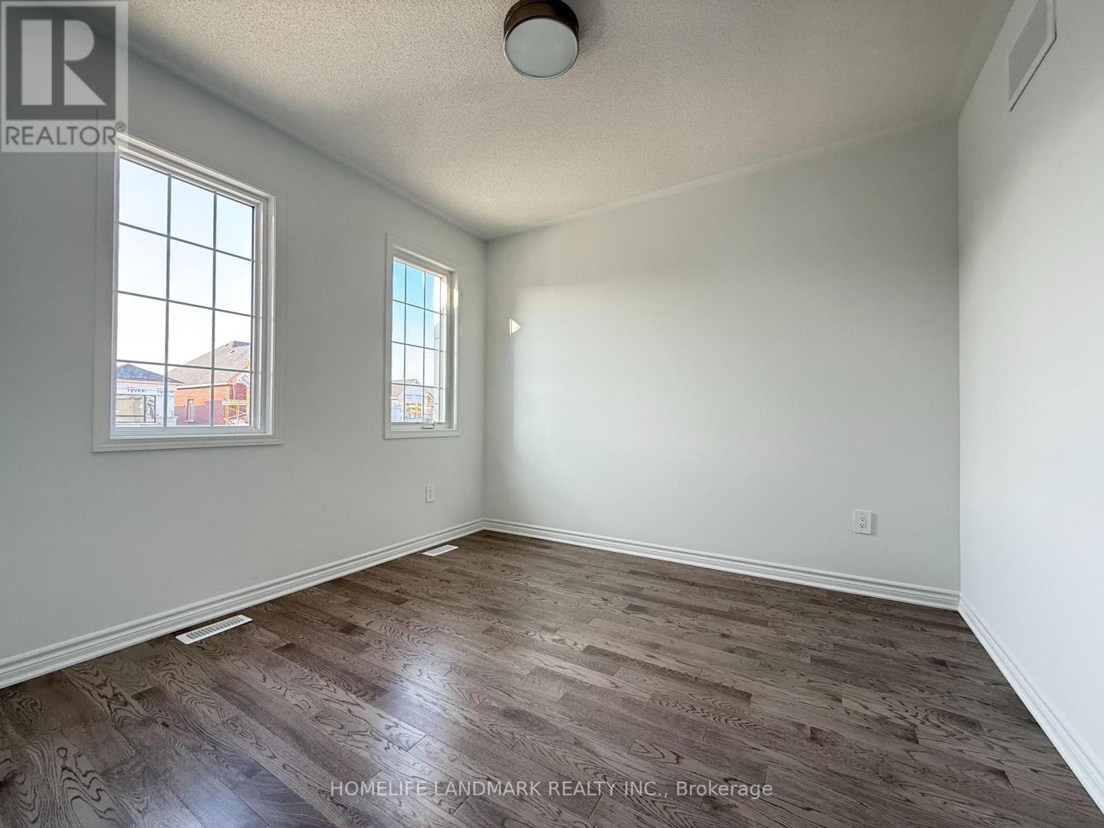 7 Moss Drive, Markham, Ontario  L6C 3S8 - Photo 3 - N12687224