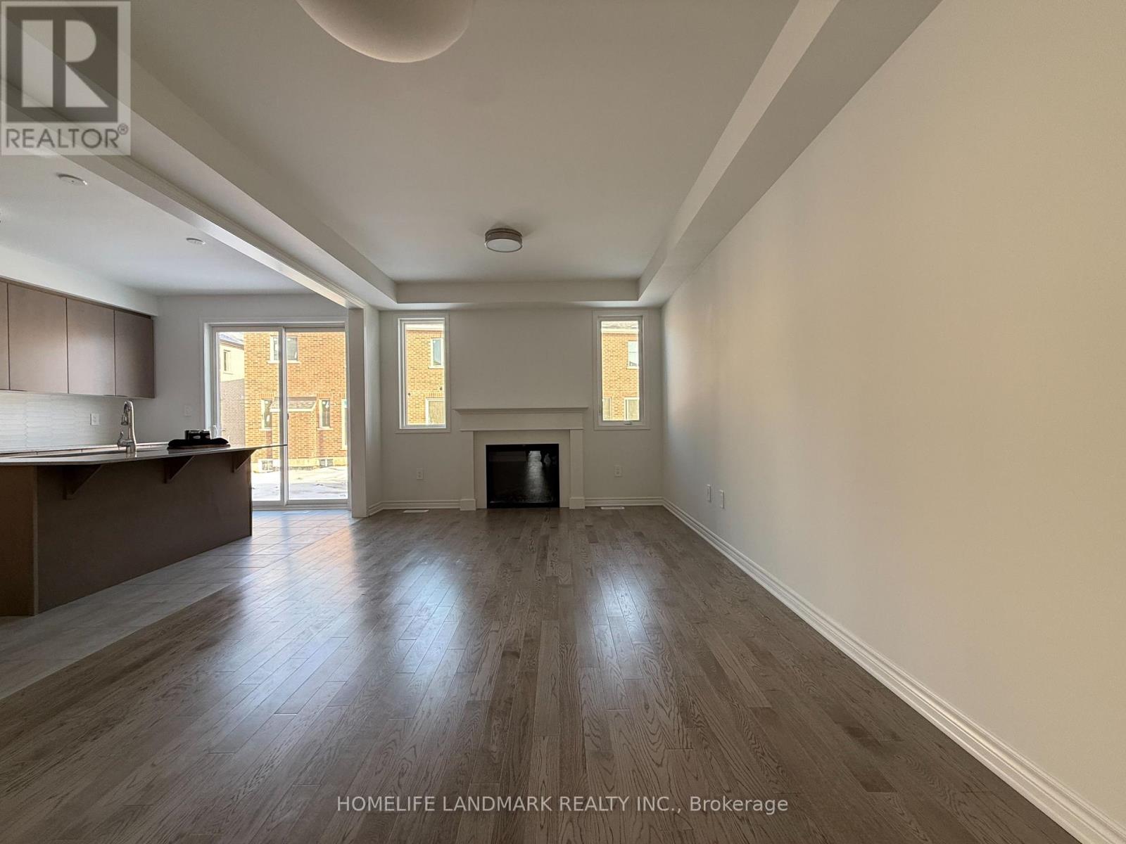 7 Moss Drive, Markham, Ontario  L6C 3S8 - Photo 5 - N12687224