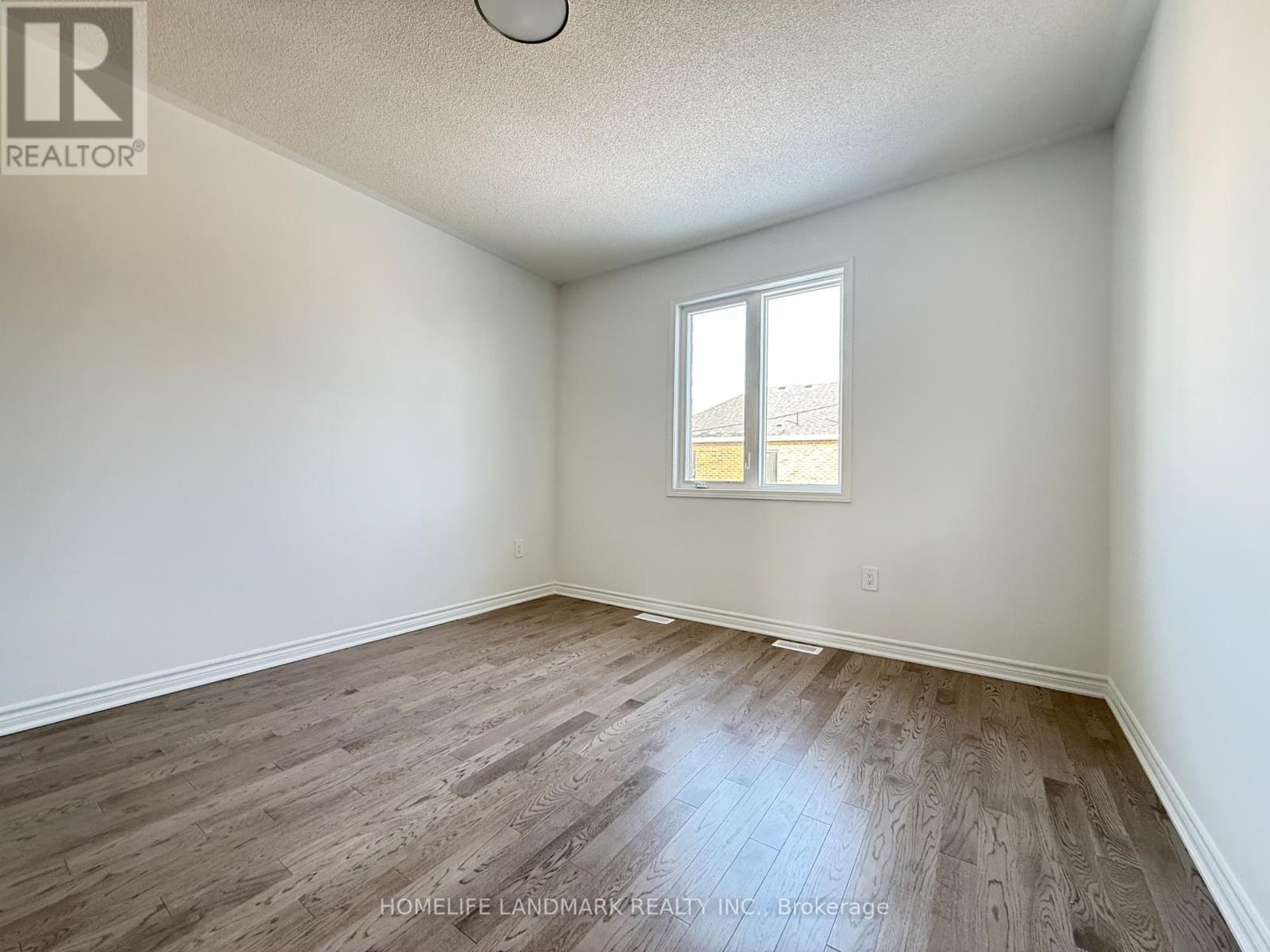 7 Moss Drive, Markham, Ontario  L6C 3S8 - Photo 6 - N12687224