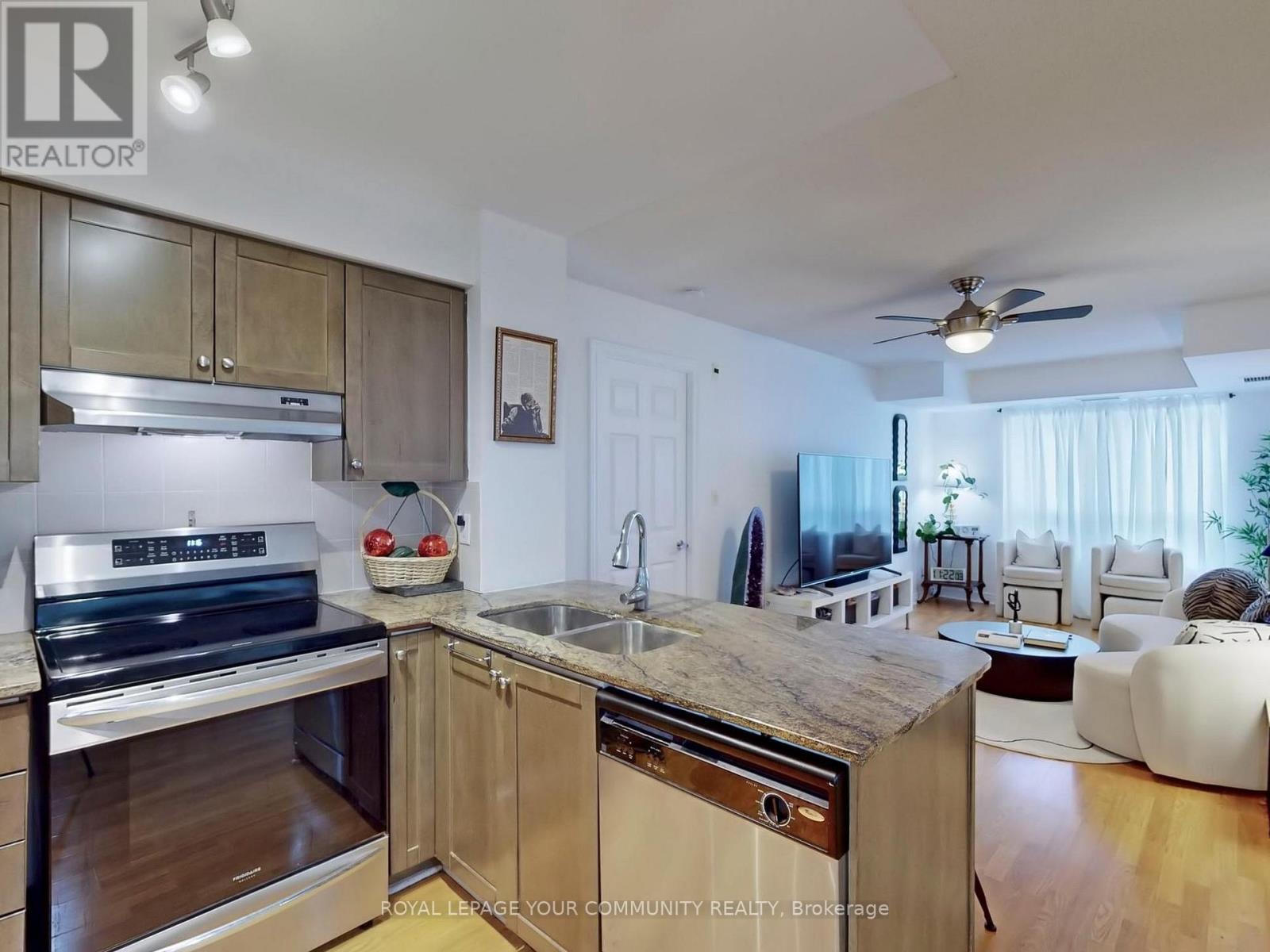 701 - 225 Wellesley Street, Toronto, Ontario  M4X 1X8 - Photo 12 - C12677574