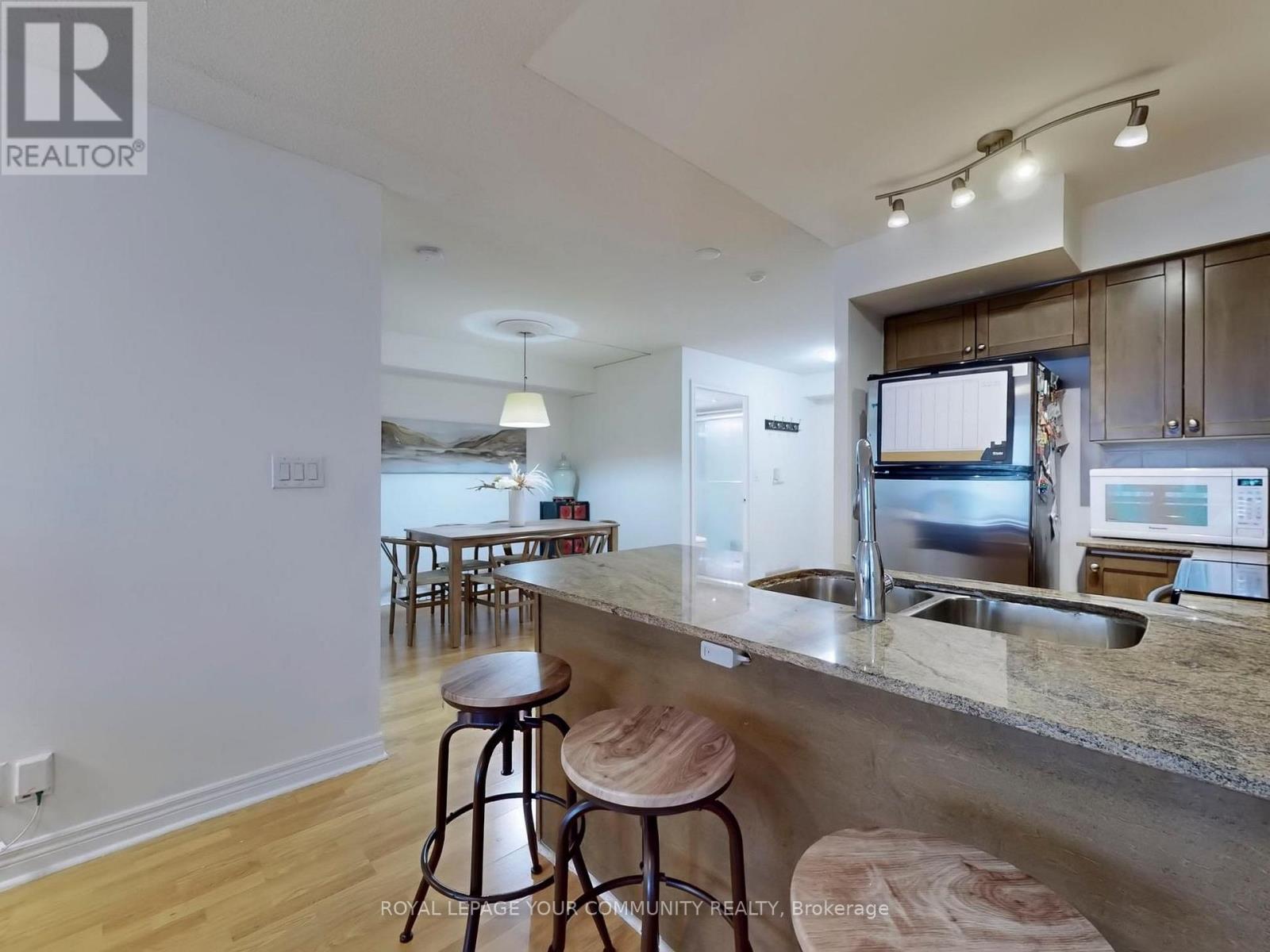 701 - 225 Wellesley Street, Toronto, Ontario  M4X 1X8 - Photo 14 - C12677574