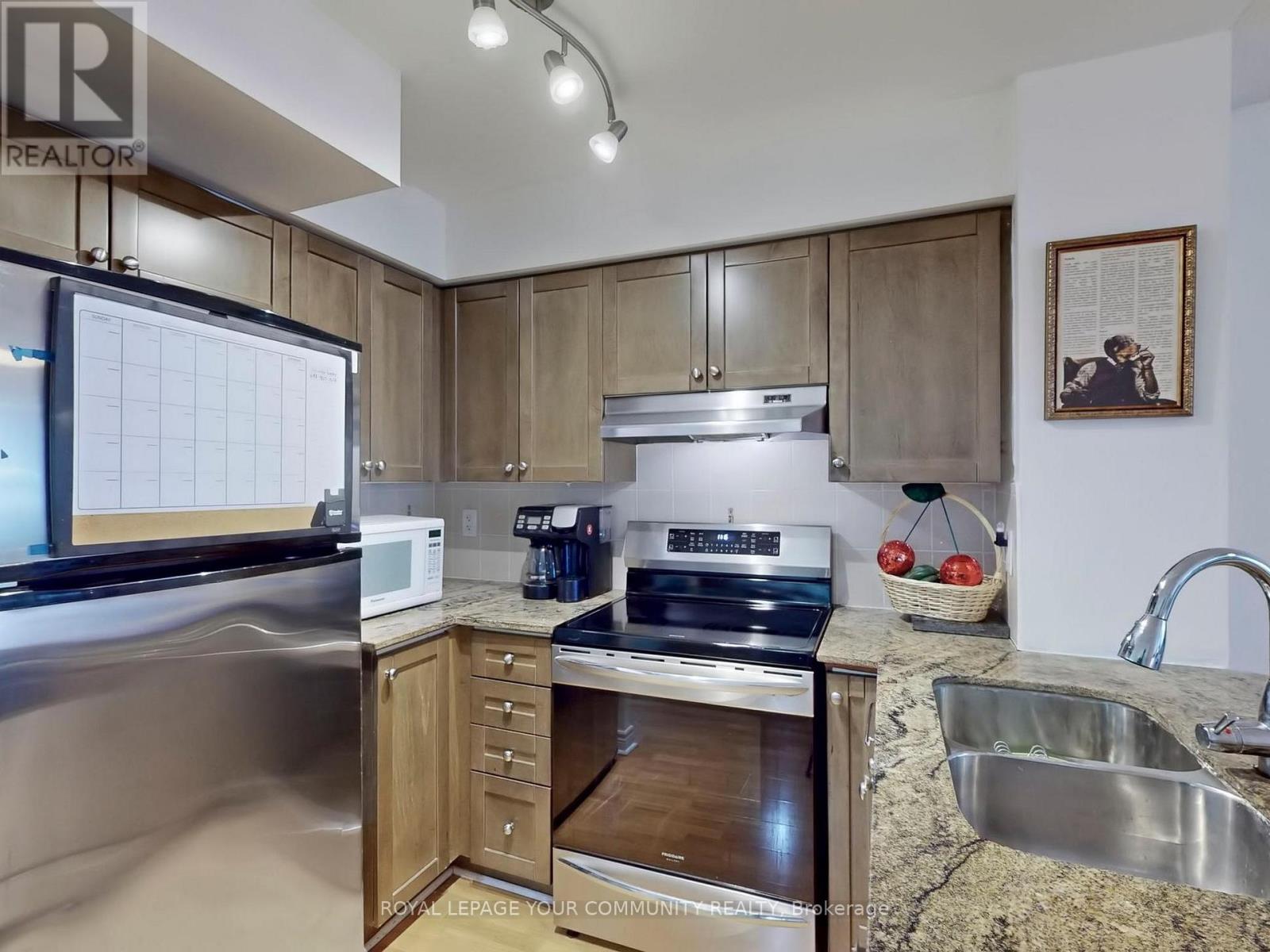 701 - 225 Wellesley Street, Toronto, Ontario  M4X 1X8 - Photo 11 - C12677574