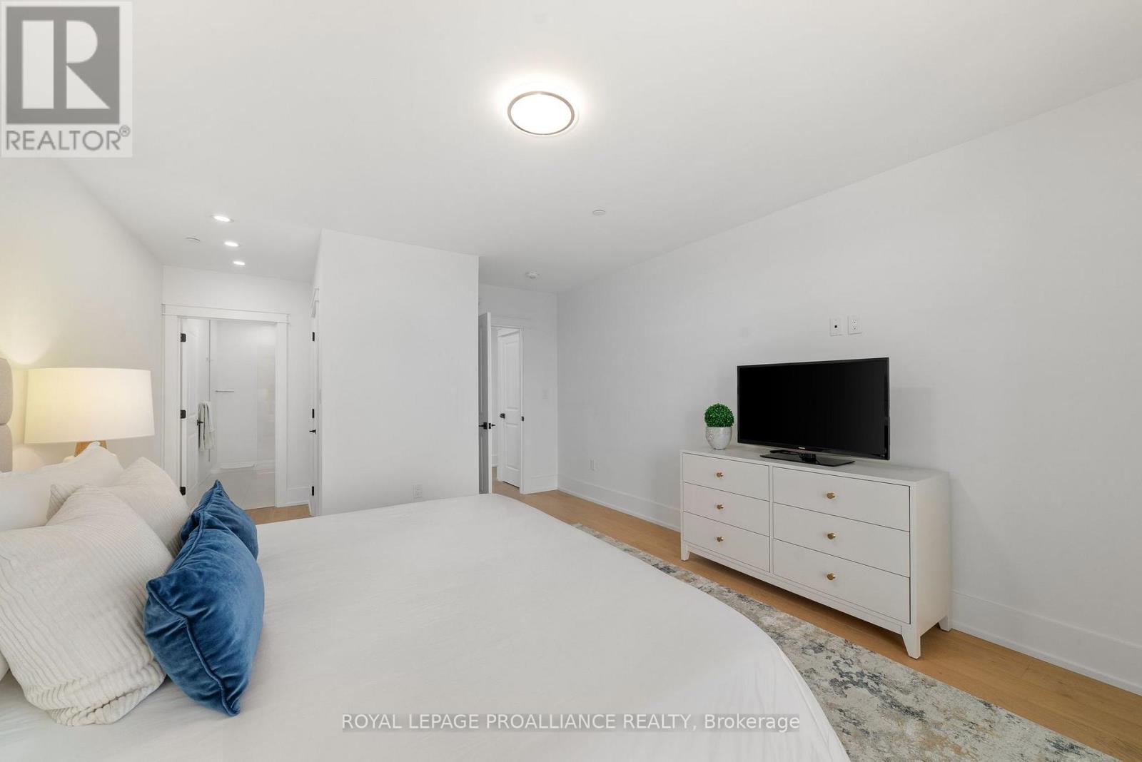 409 - 17 Cleave Avenue, Prince Edward County, Ontario  K0K 2T0 - Photo 21 - X12486858