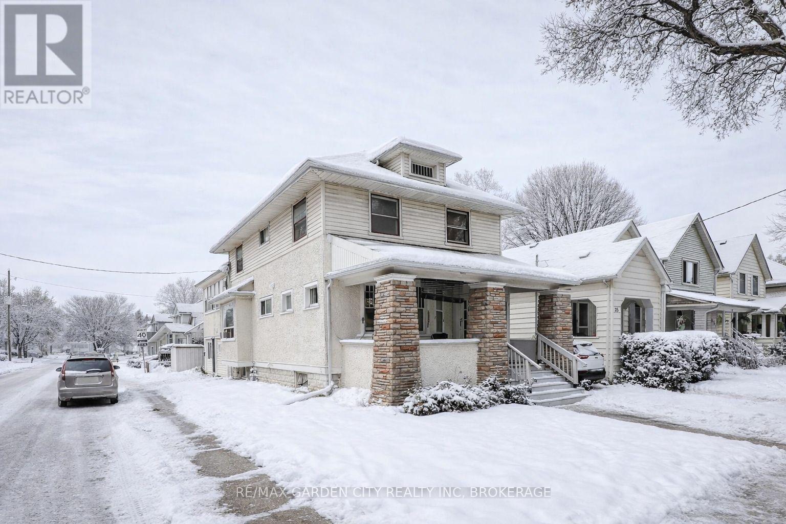 213 Geneva Street, St. Catharines, Ontario  L2R 4P9 - Photo 1 - X12361815