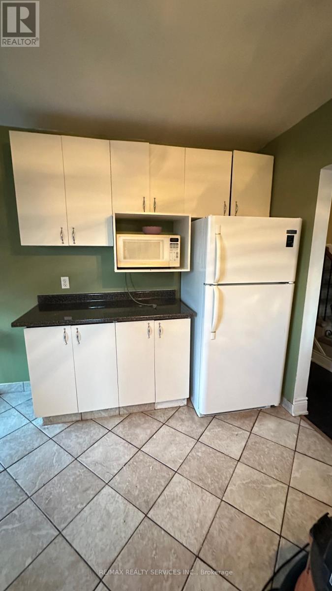 64 Brookdale Crescent, Brampton, Ontario  L6T 1M7 - Photo 12 - W12655016