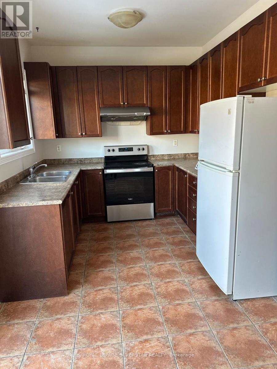 27 Robitaille Road, Brampton, Ontario  L6R 0H6 - Photo 7 - W12648032