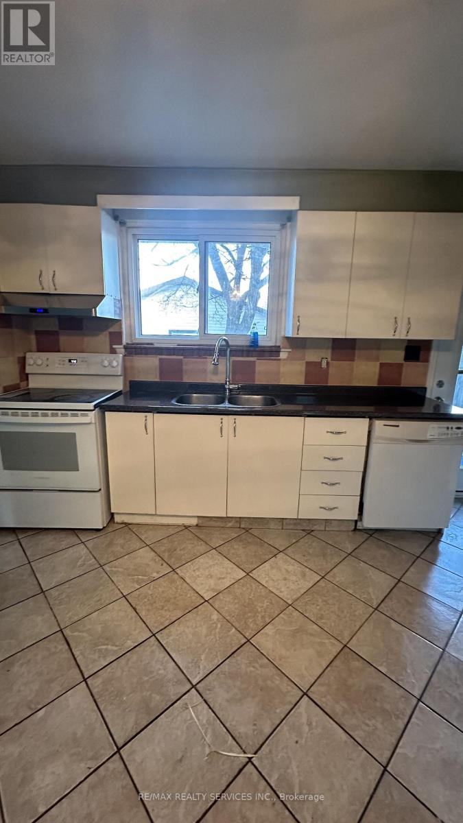 64 Brookdale Crescent, Brampton, Ontario  L6T 1M7 - Photo 11 - W12655016