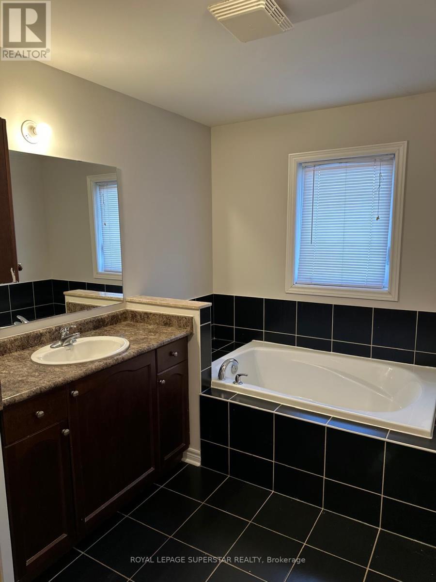 27 Robitaille Road, Brampton, Ontario  L6R 0H6 - Photo 8 - W12648032