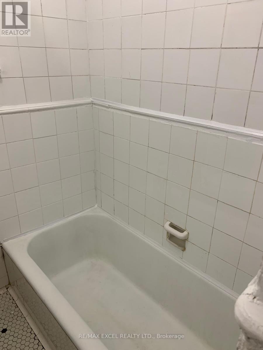 21 - 1a Elm Grove Avenue, Toronto, Ontario  M6K 2H9 - Photo 18 - W12686332