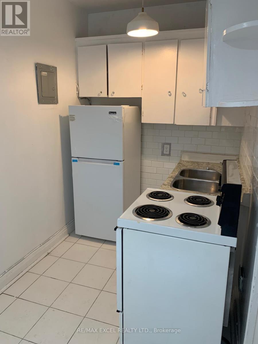 21 - 1a Elm Grove Avenue, Toronto, Ontario  M6K 2H9 - Photo 9 - W12686332