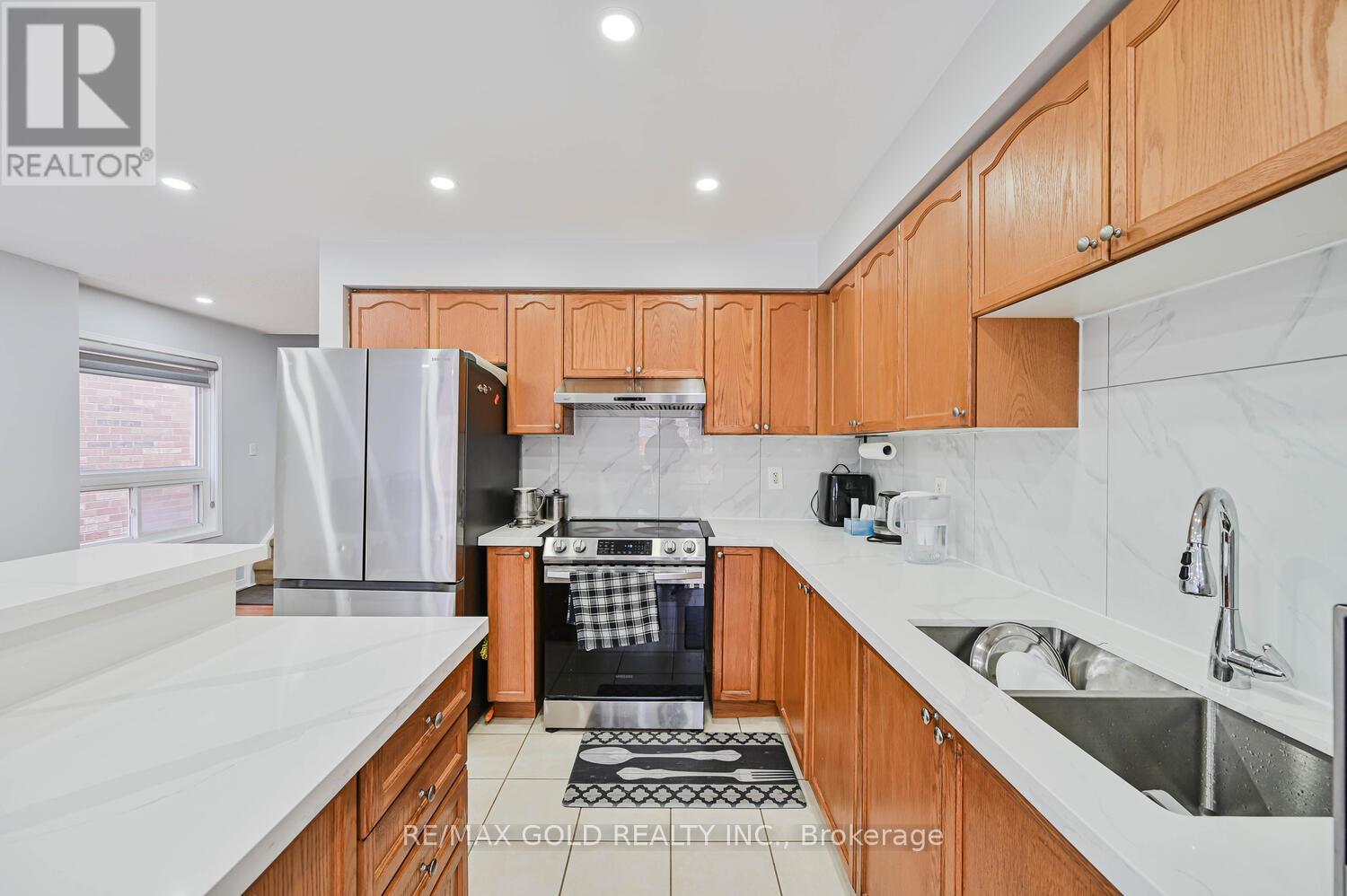 12 Rockrose Drive, Brampton, Ontario  L6R 2Z6 - Photo 15 - W12687090