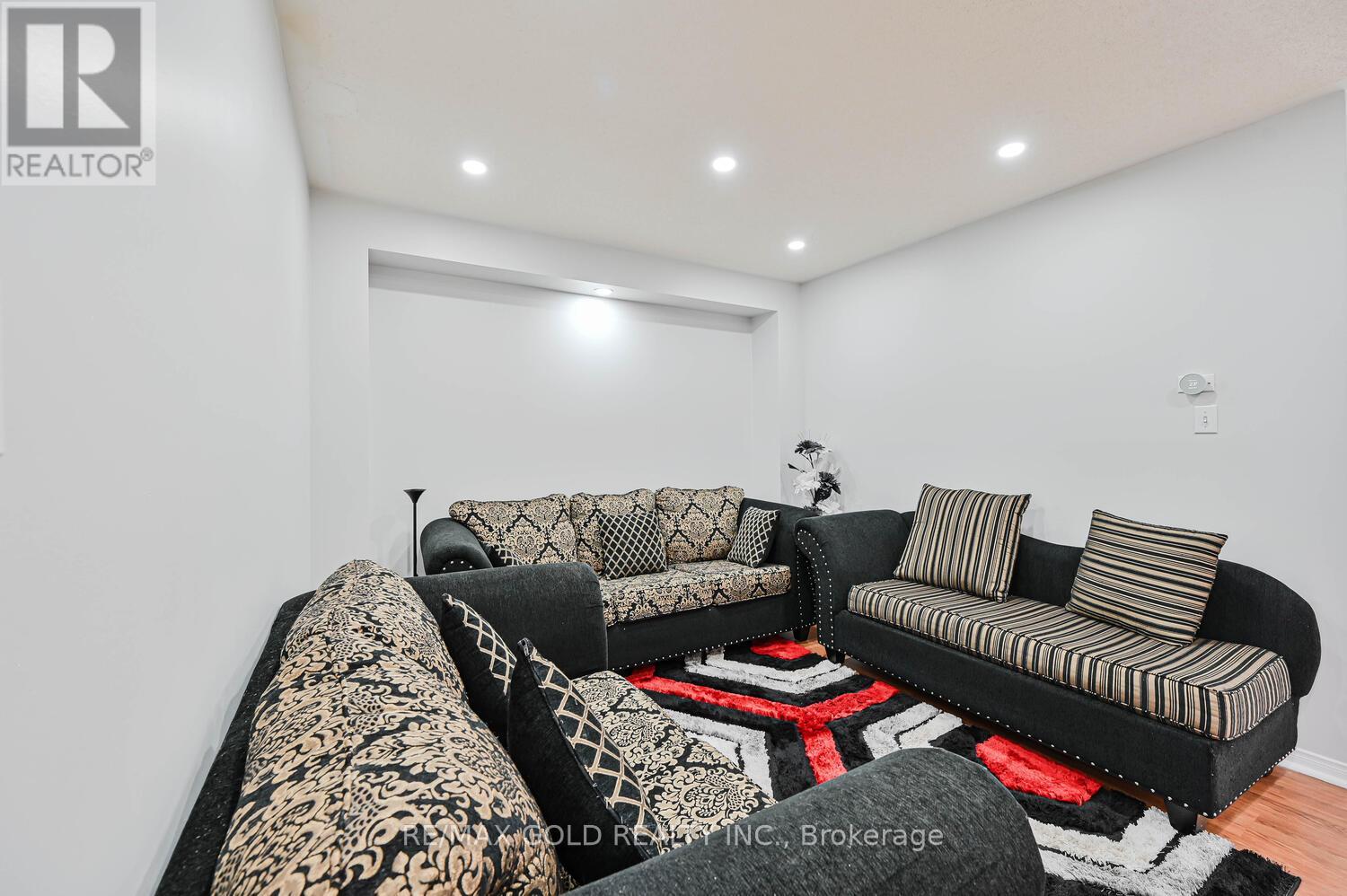 12 Rockrose Drive, Brampton, Ontario  L6R 2Z6 - Photo 7 - W12687090