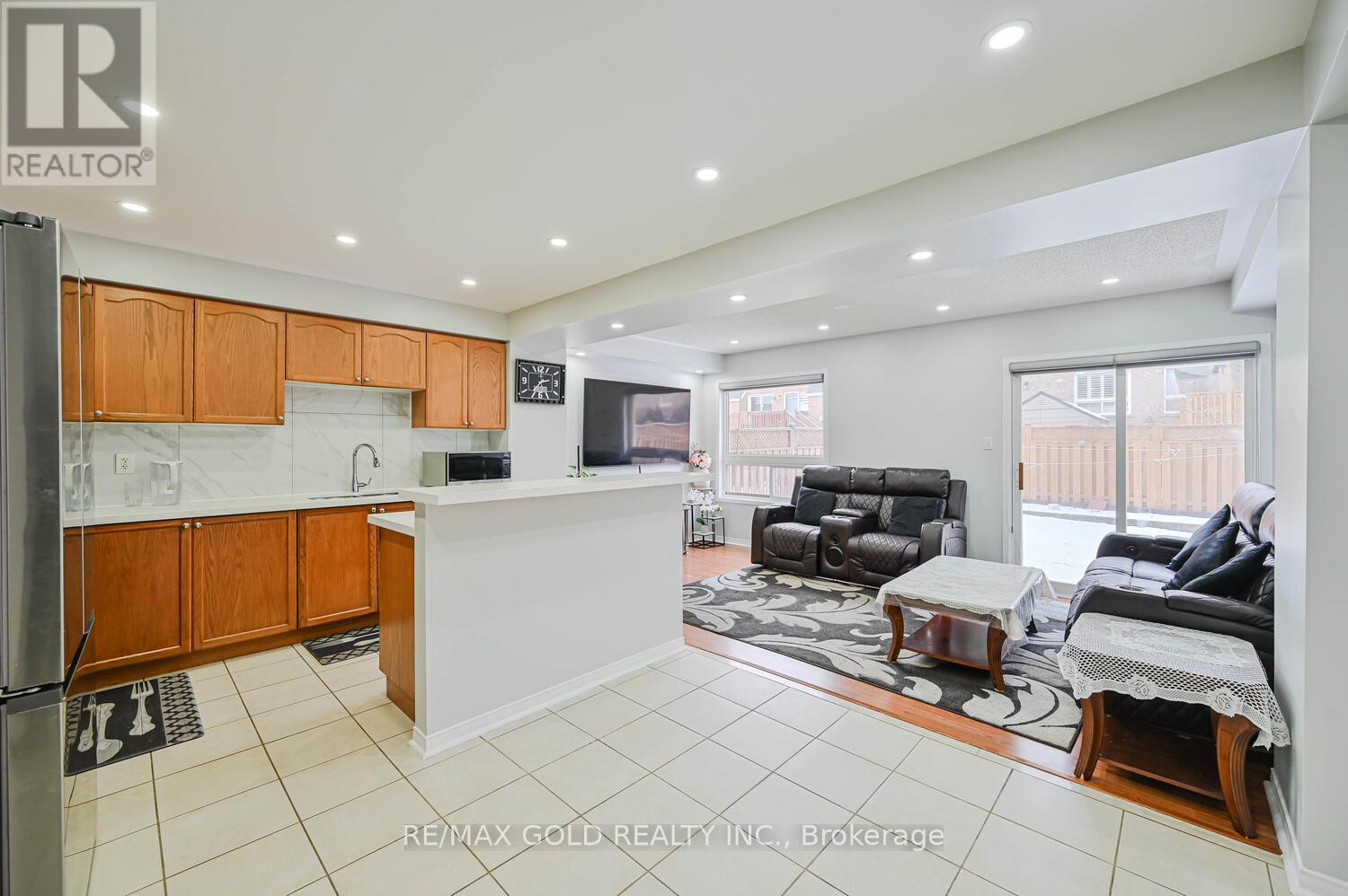 12 Rockrose Drive, Brampton, Ontario  L6R 2Z6 - Photo 9 - W12687090