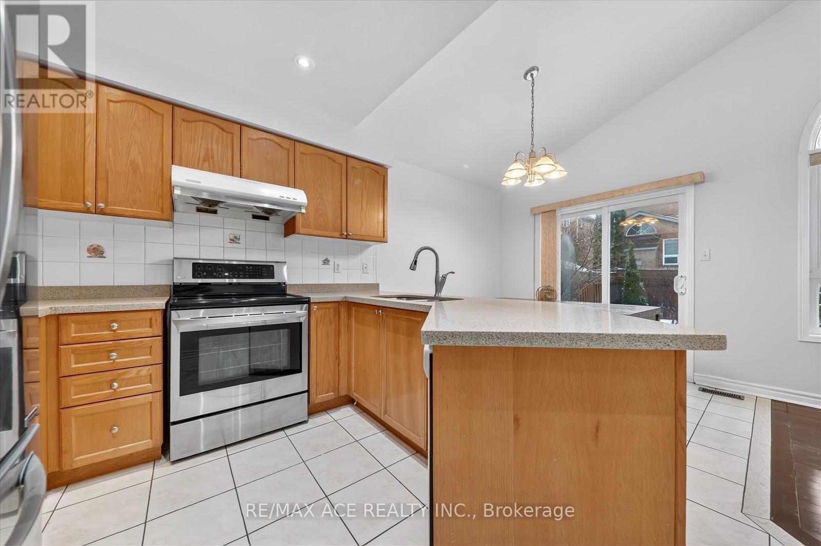 42 Feather Reed Way, Brampton, Ontario  L6R 3A3 - Photo 10 - W12687134