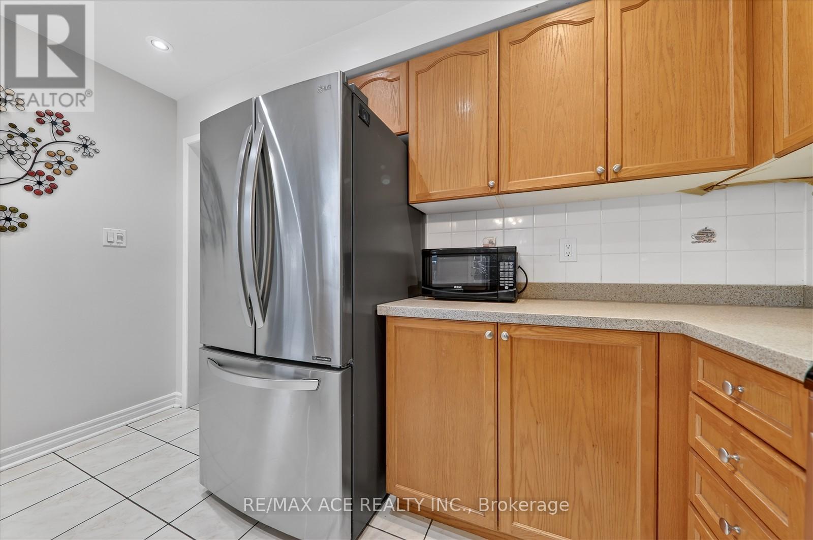 42 Feather Reed Way, Brampton, Ontario  L6R 3A3 - Photo 11 - W12687134