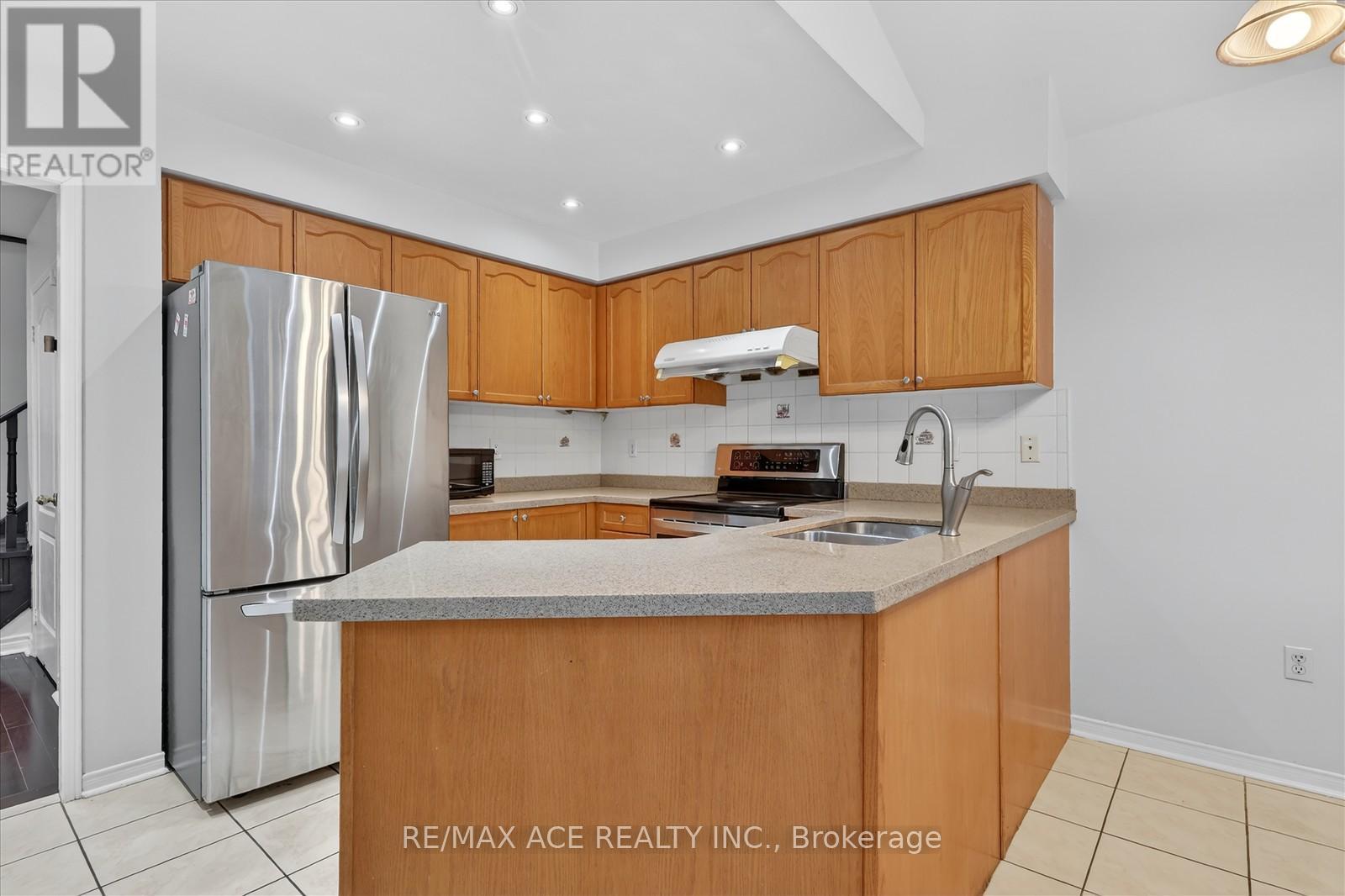 42 Feather Reed Way, Brampton, Ontario  L6R 3A3 - Photo 12 - W12687134