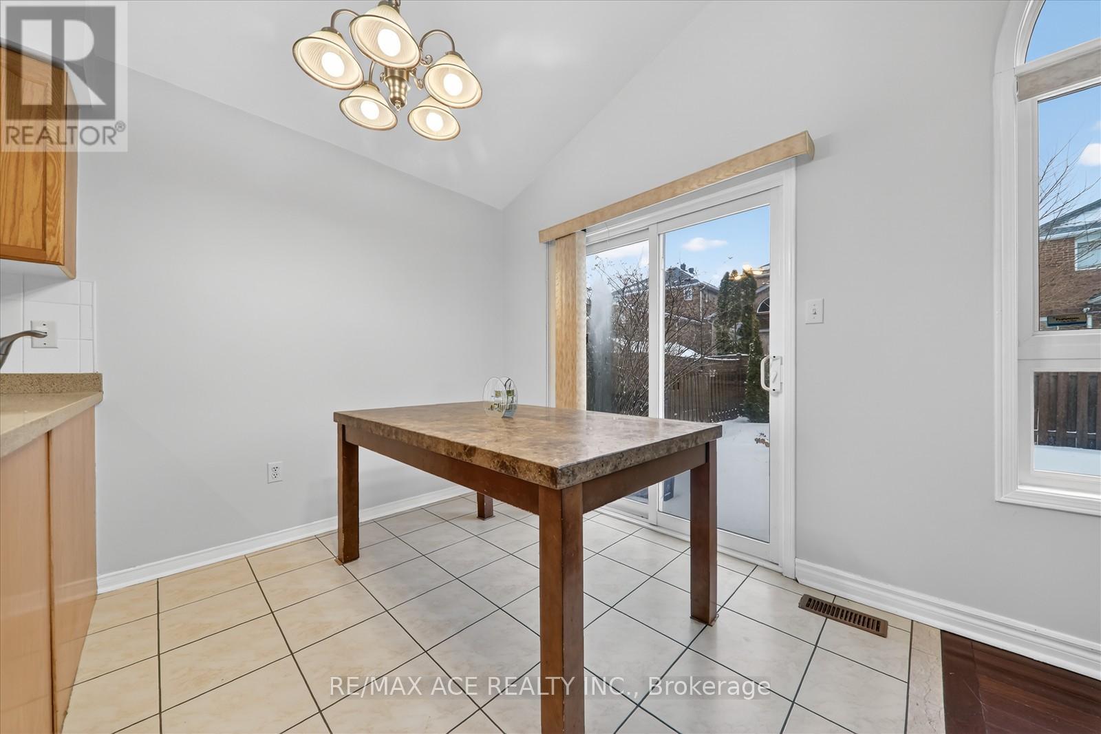 42 Feather Reed Way, Brampton, Ontario  L6R 3A3 - Photo 13 - W12687134