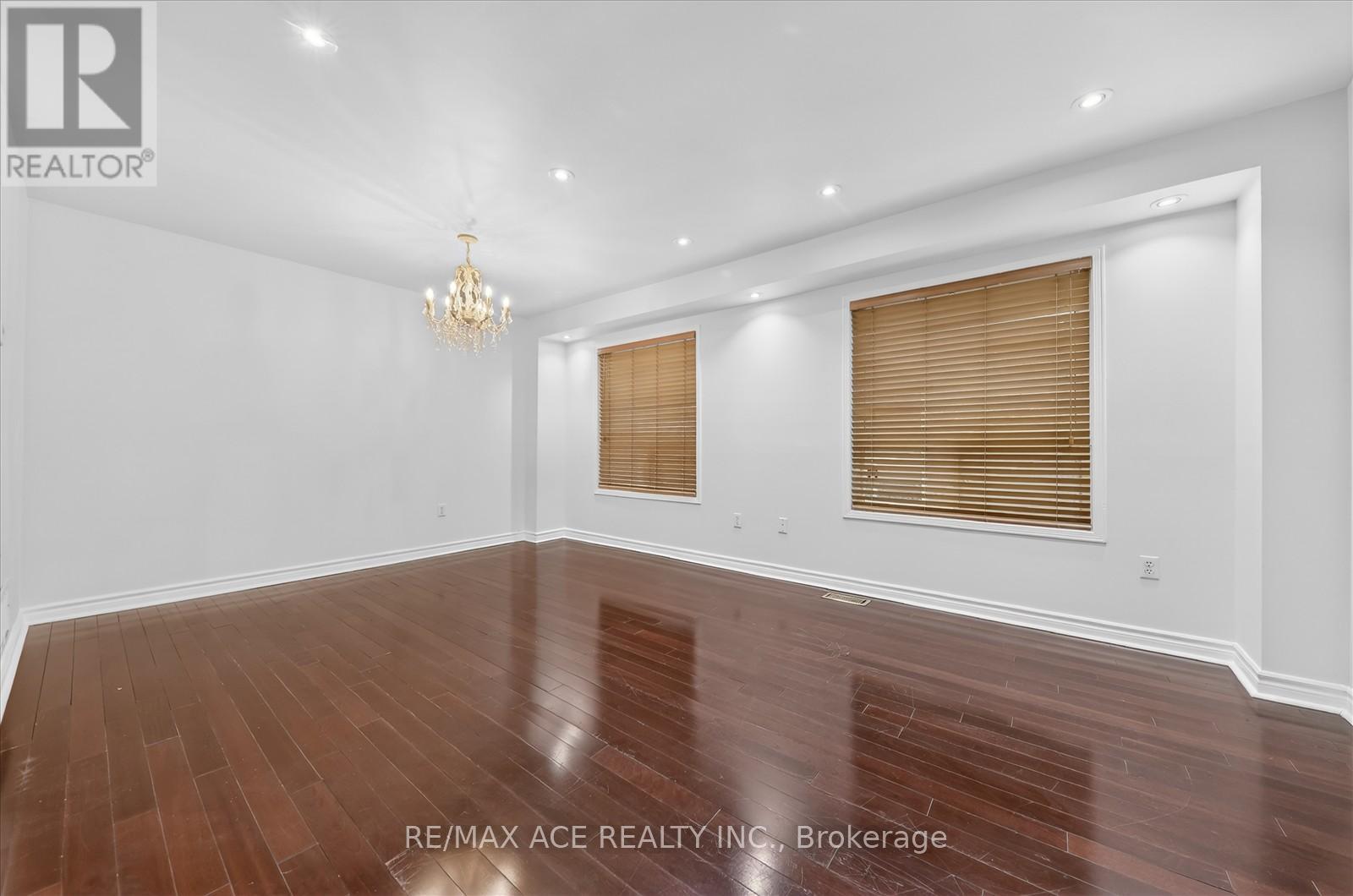 42 Feather Reed Way, Brampton, Ontario  L6R 3A3 - Photo 7 - W12687134