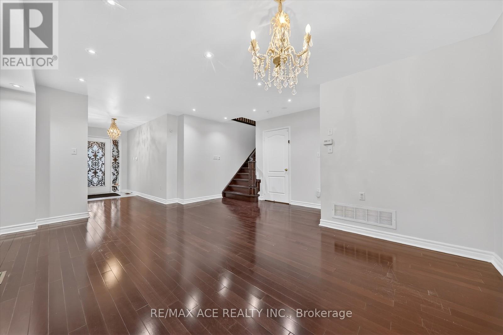 42 Feather Reed Way, Brampton, Ontario  L6R 3A3 - Photo 9 - W12687134