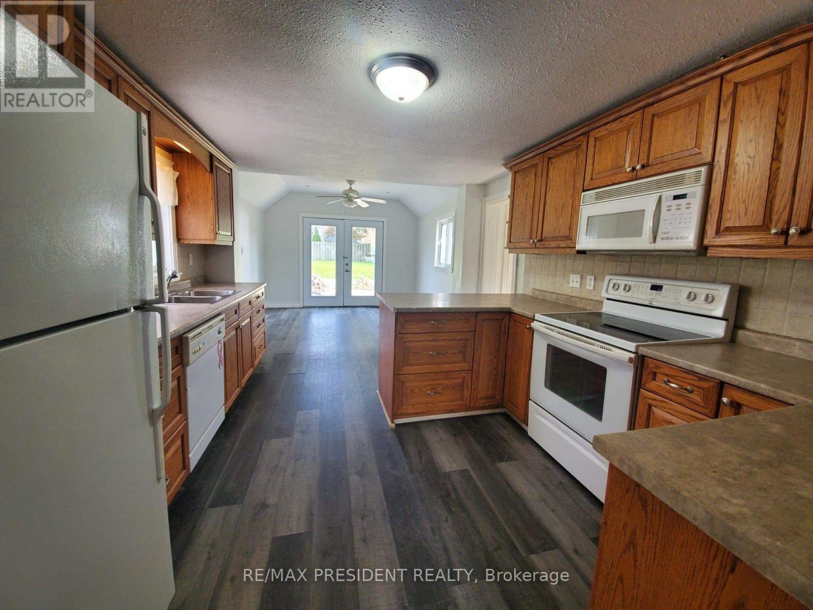 16029 Airport Road, Caledon, Ontario  L7C 1E7 - Photo 5 - W12687190