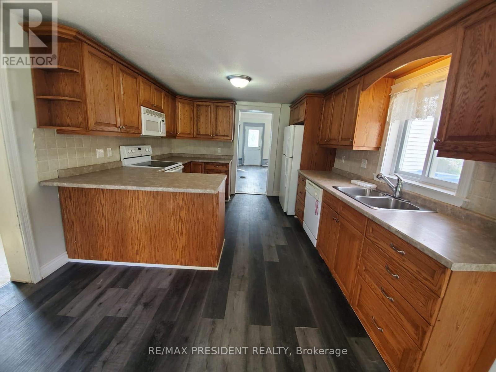 16029 Airport Road, Caledon, Ontario  L7C 1E7 - Photo 6 - W12687190