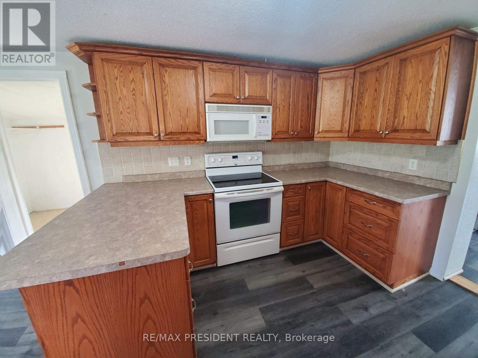 16029 Airport Road, Caledon, Ontario  L7C 1E7 - Photo 7 - W12687190