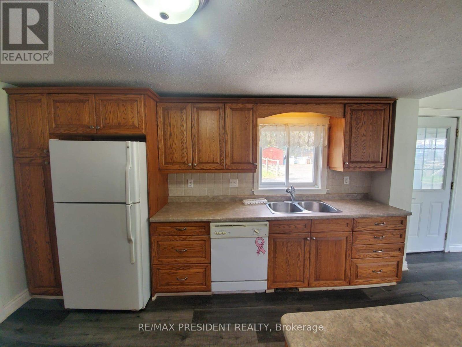 16029 Airport Road, Caledon, Ontario  L7C 1E7 - Photo 8 - W12687190