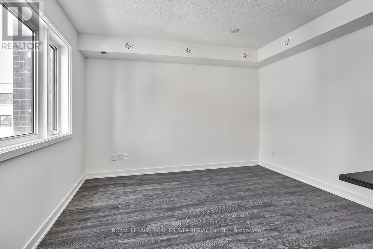 806 - 1133 Cooke Boulevard, Burlington (Lasalle), Ontario  L7T 0C3 - Photo 4 - W12687228