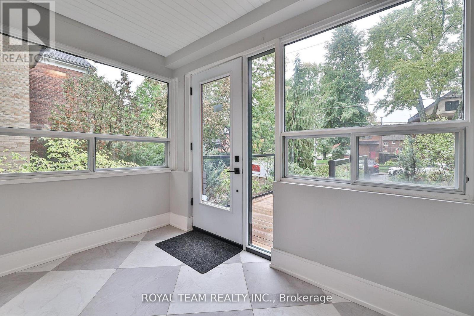 150 St Johns Road, Toronto, Ontario  M6P 1T9 - Photo 18 - W12687312