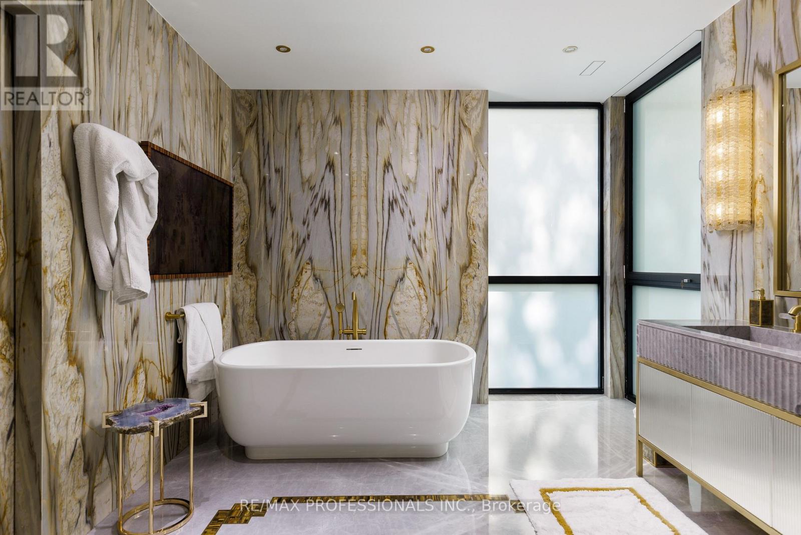 7 Ashley Park Road, Toronto (Edenbridge-Humber Valley), Ontario  M9A 4C9 - Photo 21 - W12687324