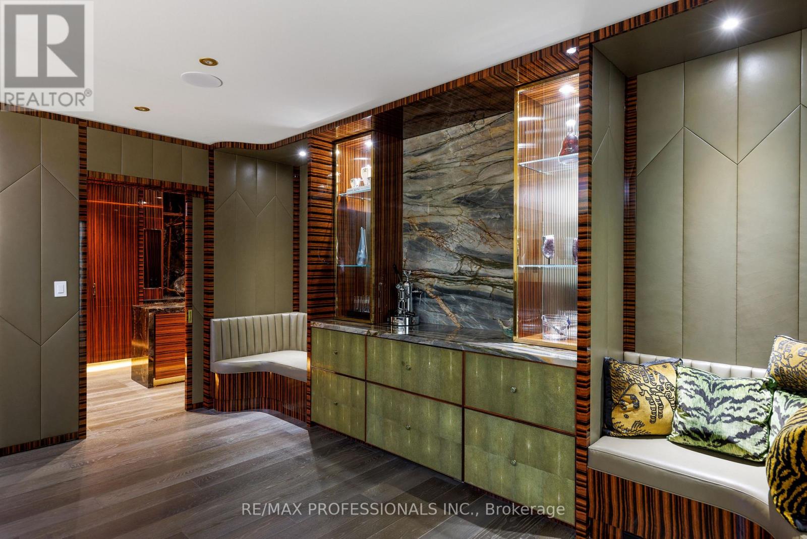 7 Ashley Park Road, Toronto (Edenbridge-Humber Valley), Ontario  M9A 4C9 - Photo 23 - W12687324