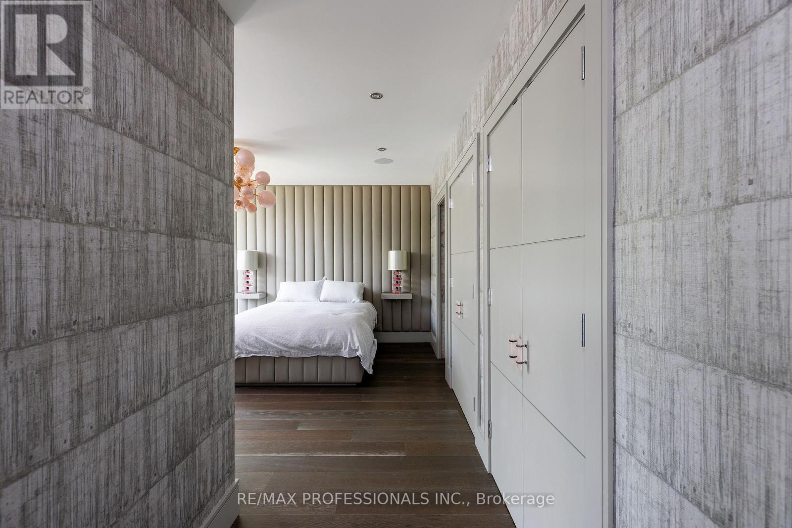 7 Ashley Park Road, Toronto (Edenbridge-Humber Valley), Ontario  M9A 4C9 - Photo 26 - W12687324