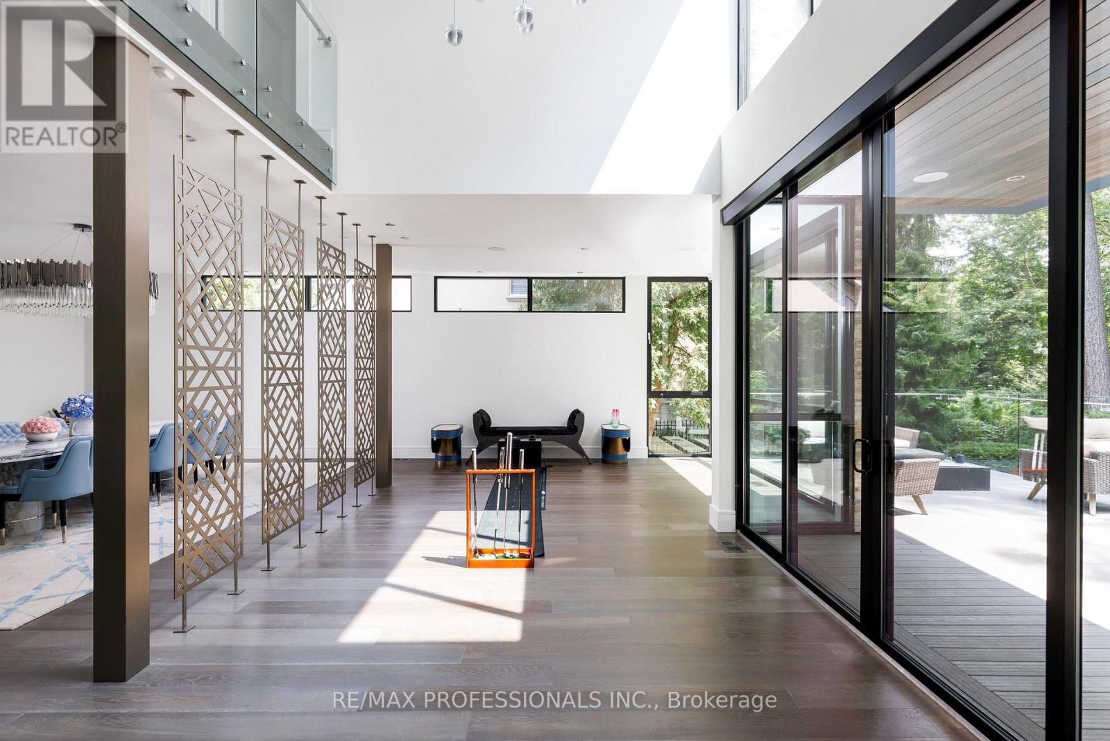 7 Ashley Park Road, Toronto (Edenbridge-Humber Valley), Ontario  M9A 4C9 - Photo 4 - W12687324