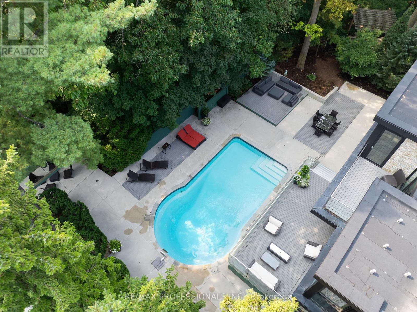 7 Ashley Park Road, Toronto (Edenbridge-Humber Valley), Ontario  M9A 4C9 - Photo 9 - W12687324