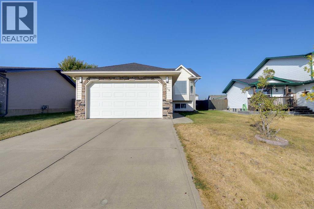 44 Parkside Crescent, Blackfalds, Alberta  T4M 0E9 - Photo 2 - A2262040