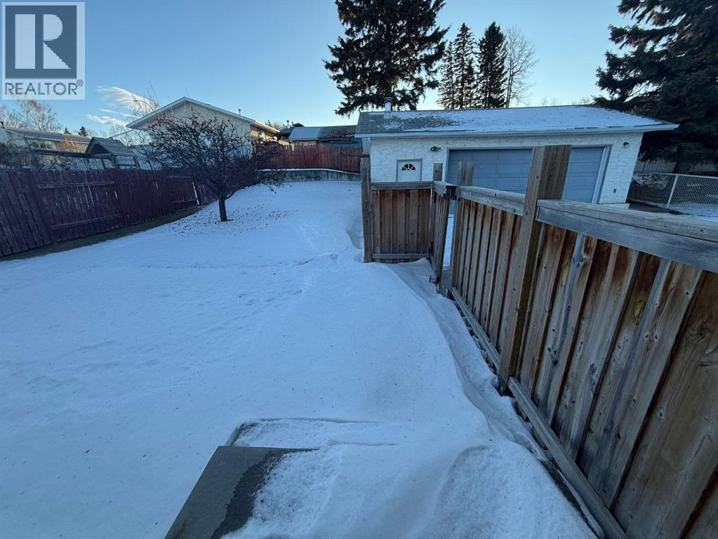 131 Collinge Road, Hinton, Alberta  T7V 1M1 - Photo 4 - A2277047