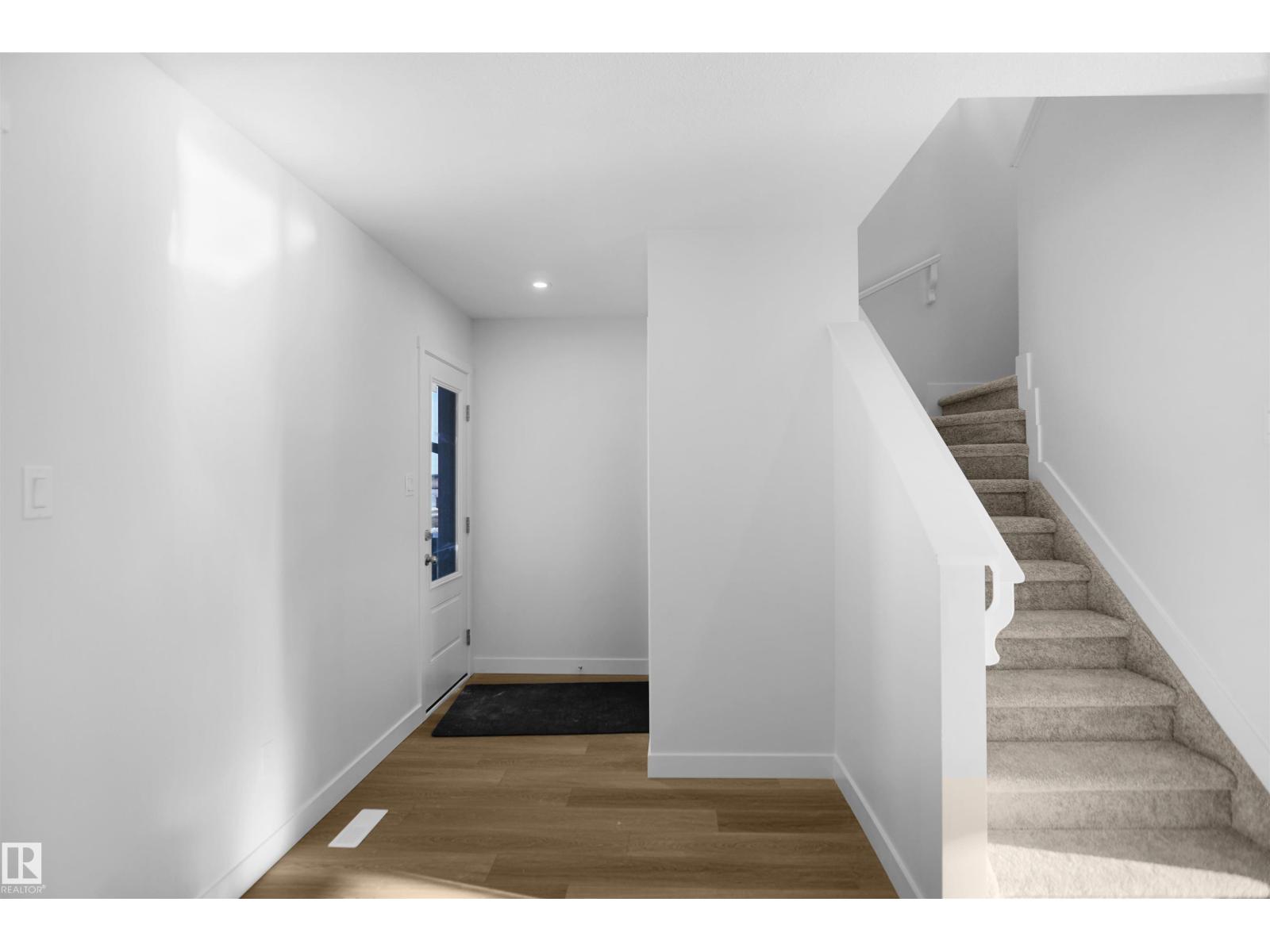 907 16 Av Nw, Edmonton, Alberta  T6T 2V2 - Photo 4 - E4463843