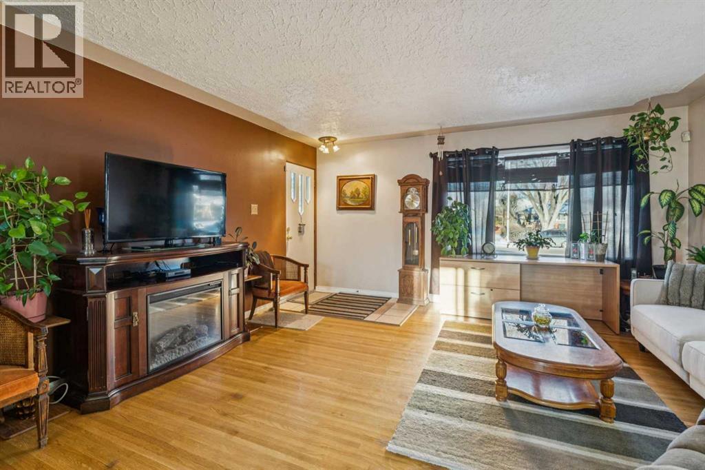 2048 33 Street Se, Calgary, Alberta  T2B 0T9 - Photo 5 - A2276572