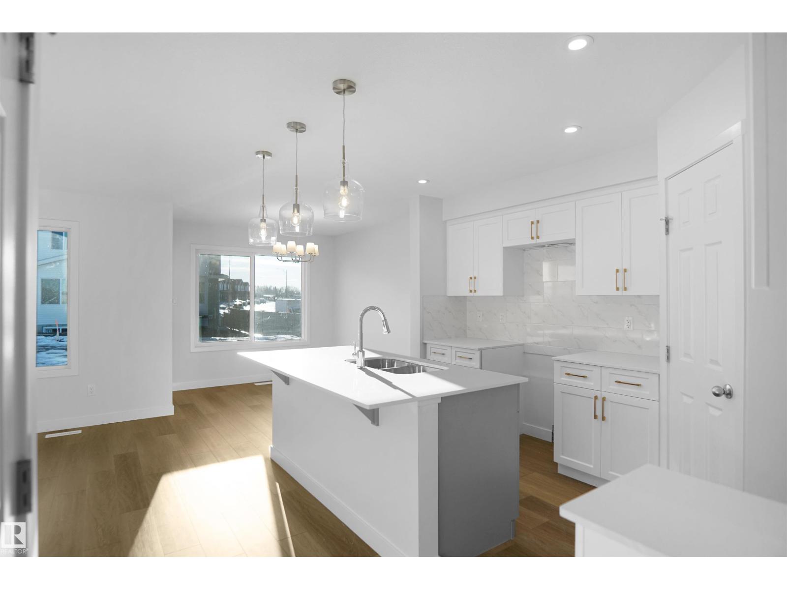 907 16 Av Nw, Edmonton, Alberta  T6T 2V2 - Photo 8 - E4463843