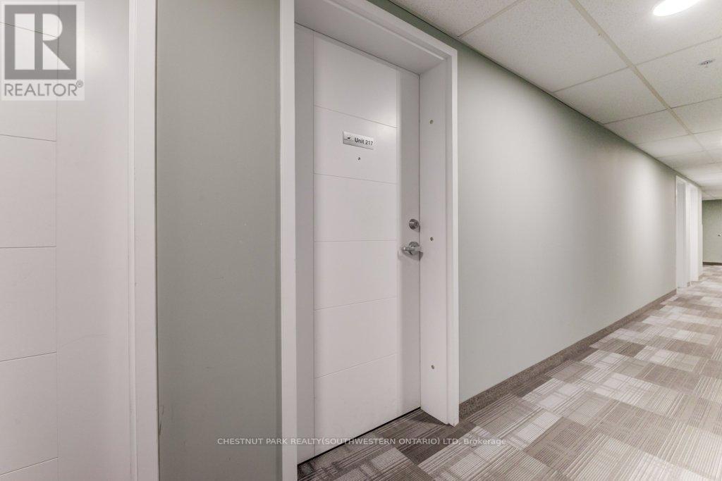 217 - 257 Hemlock Street, Waterloo, Ontario  N2L 0K2 - Photo 9 - X12687042