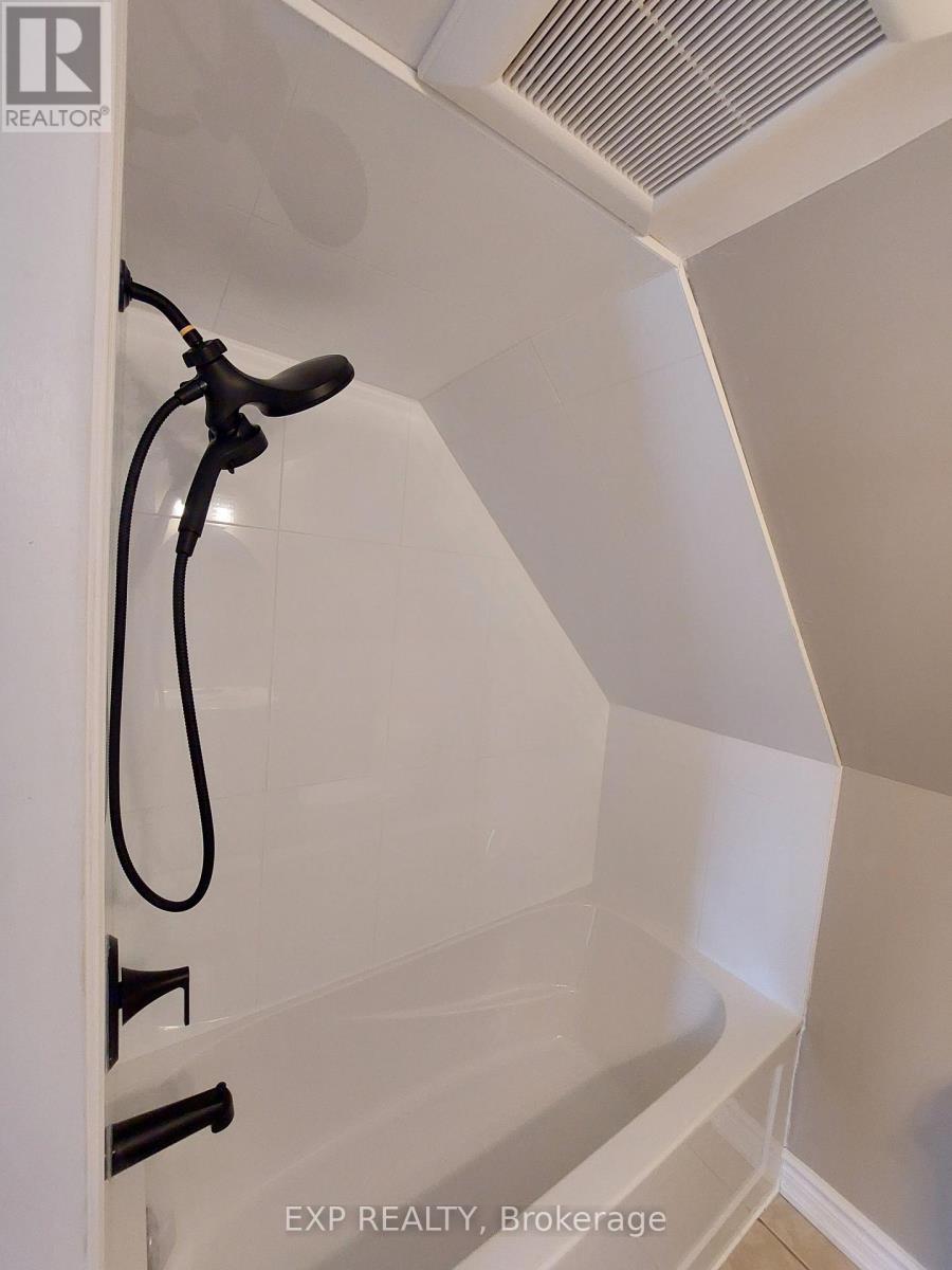 Loft - 148 Gibson Avenue, Hamilton, Ontario  L8L 6J8 - Photo 8 - X12687074