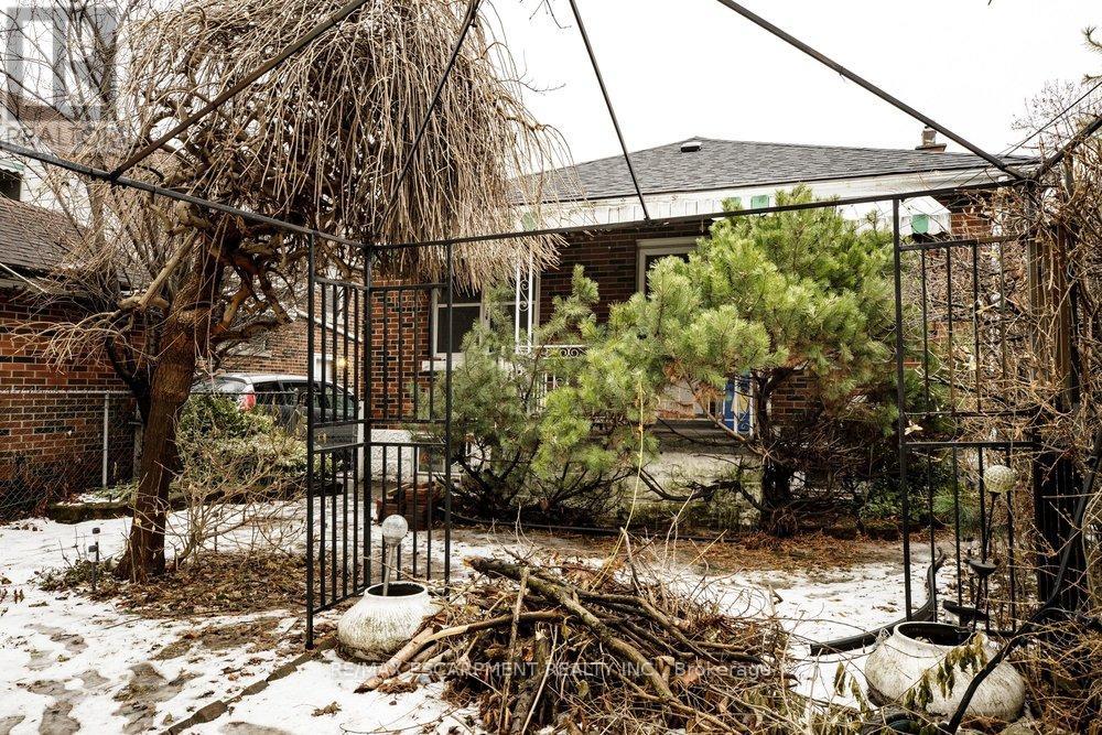 48 Crosthwaite Avenue S, Hamilton (Bartonville), Ontario  L8K 2V1 - Photo 13 - X12687106