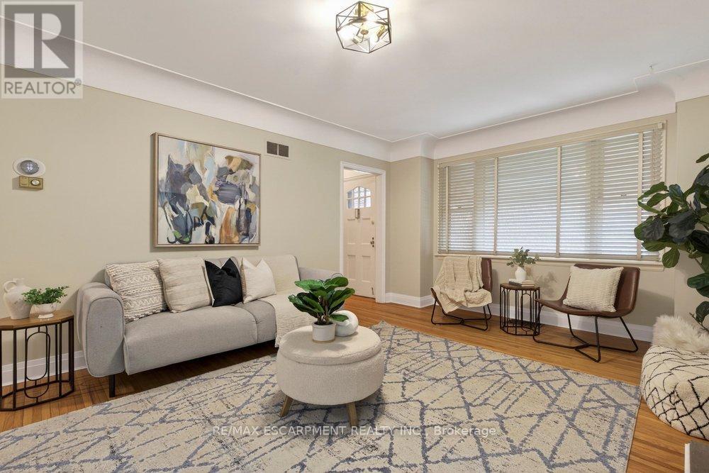 48 Crosthwaite Avenue S, Hamilton (Bartonville), Ontario  L8K 2V1 - Photo 3 - X12687106