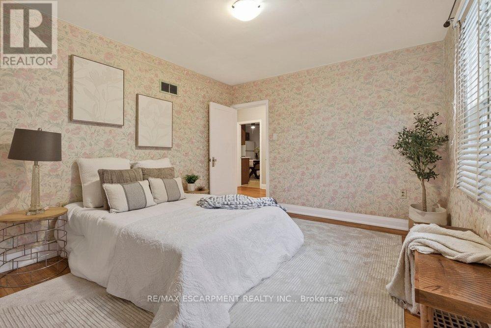 48 Crosthwaite Avenue S, Hamilton (Bartonville), Ontario  L8K 2V1 - Photo 8 - X12687106