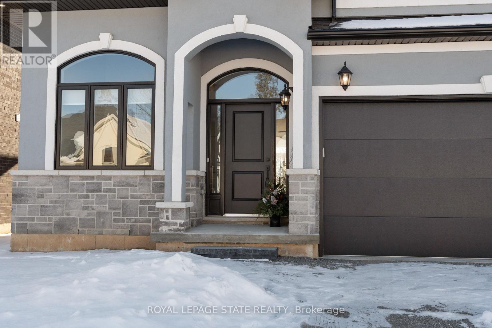 66 Cesar Place, Hamilton (Ancaster), Ontario  L9G 0G3 - Photo 4 - X12687112