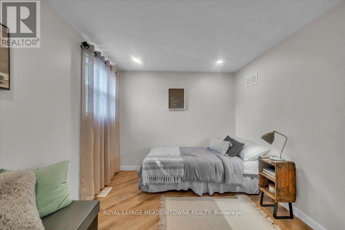 80 Mcanulty Boulevard, Hamilton (Crown Point), Ontario  L8H 3H1 - Photo 13 - X12687140