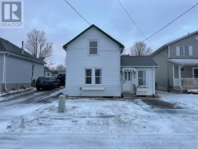 17 DOVER STREET, woodstock (woodstock - south), Ontario